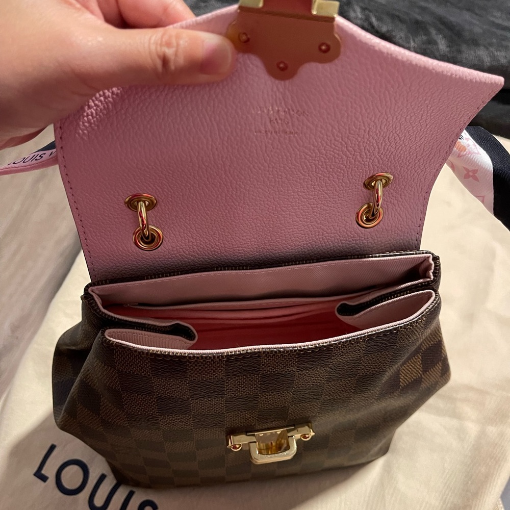 Louis Vuitton - Picture 4 of 11